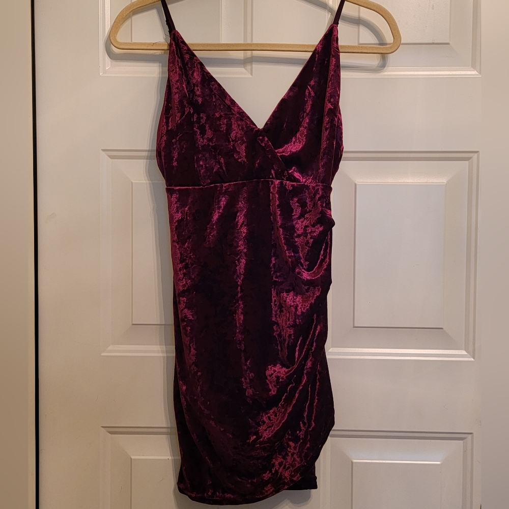 Deep burgundy soft velvet homecoming bodycon mini dress sz Small.